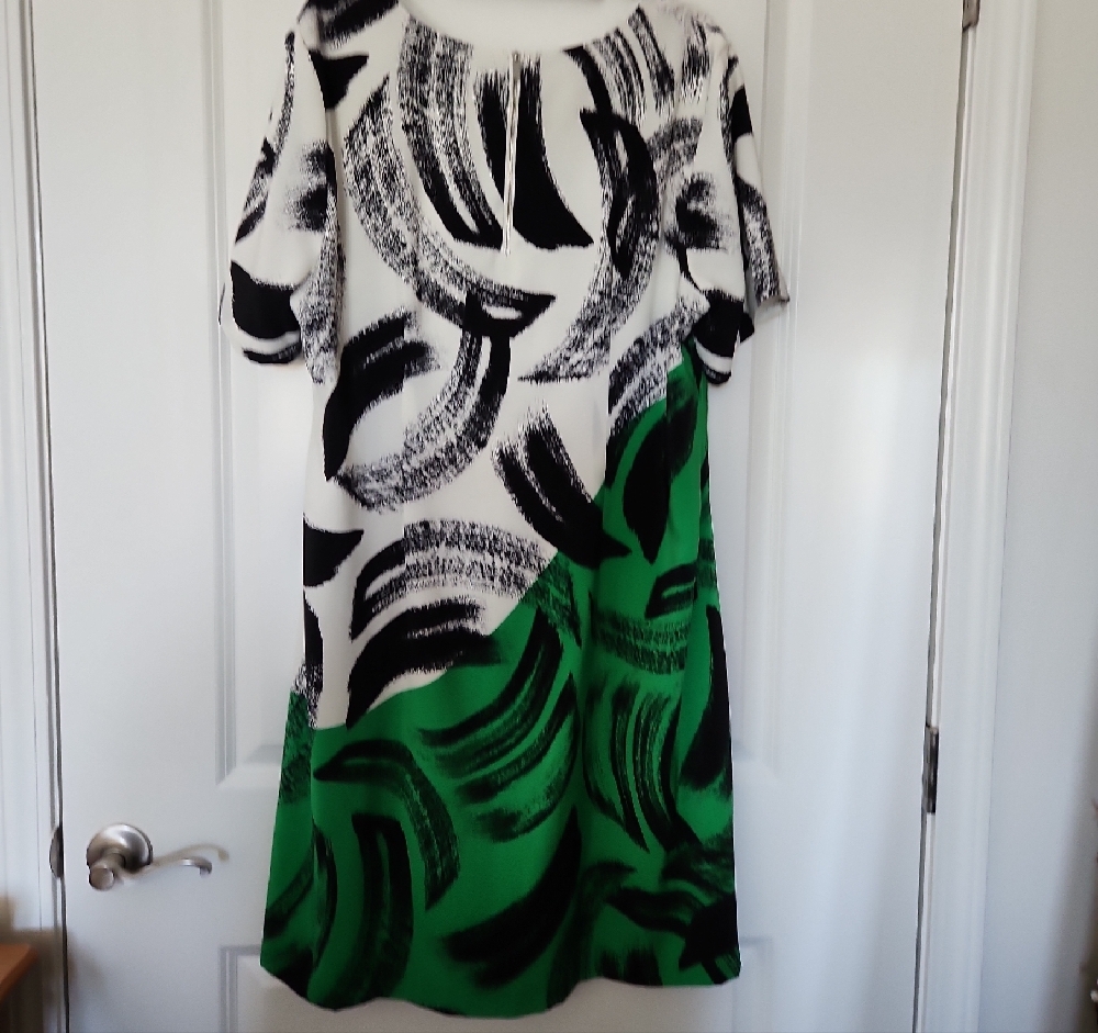 Vince Camuto Black and Green Brushstroke Maxi Dress - Picture 5 of 5